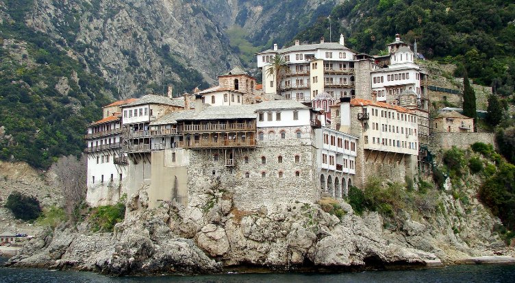 Aynoroz Yarımadası'ndaki manastırda bulunan el yazmaları Osmanlı dönemine ışık tutuyor