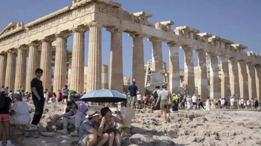 Akropolis aşırı sıcak nedeniyle bir süreliğine ziyarete kapatıldı