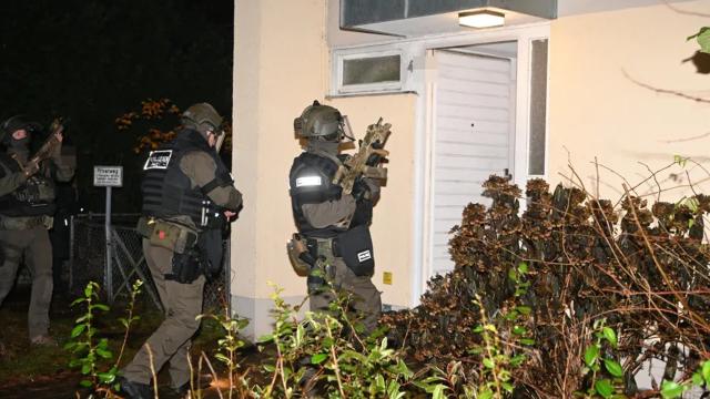 Almanya'da darbe planlayan Nazilere polis operasyonu