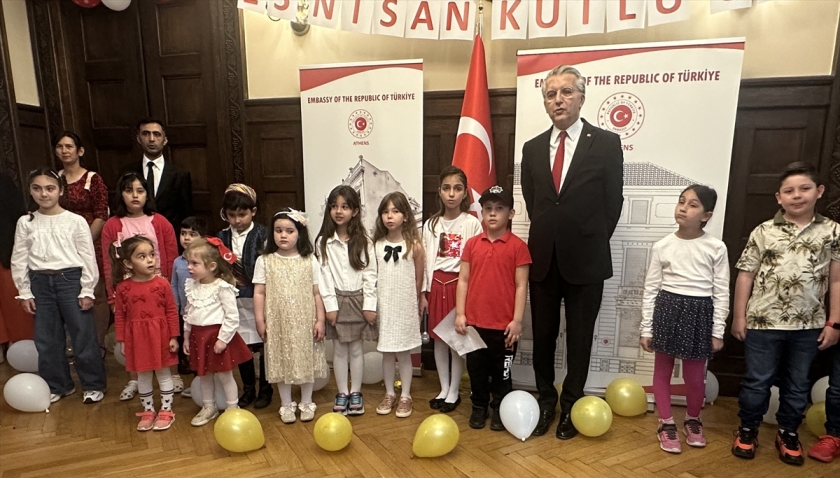 23 Nisan Ulusal Egemenlik ve Çocuk Bayramı Atina'da kutlandı
