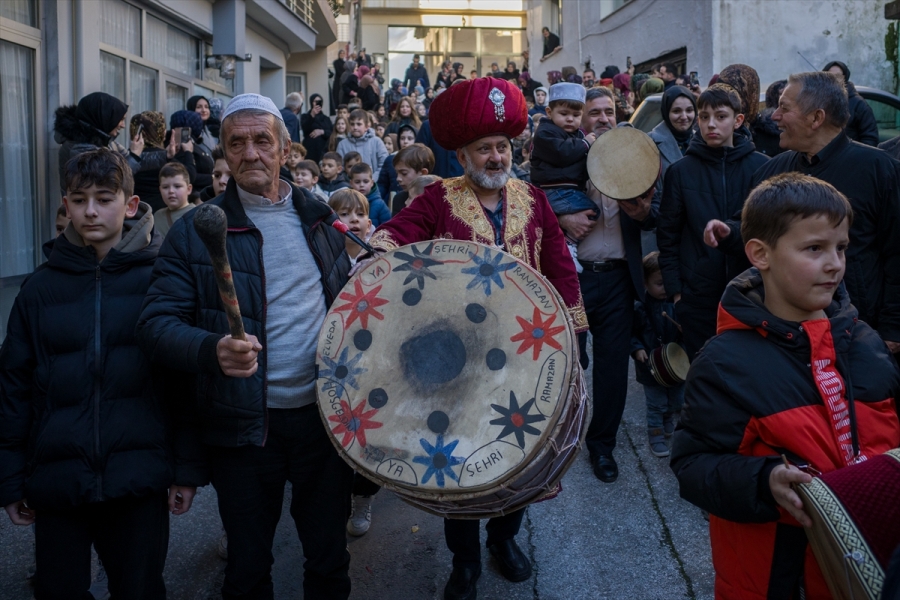 Batı Trakya'da ramazan asırlık davul geleneğiyle karşılandı