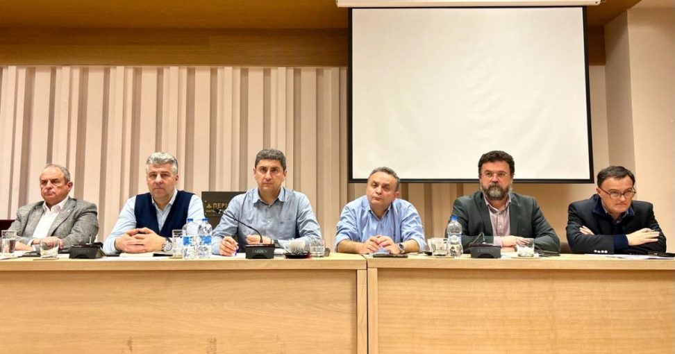 Tarım Bakanı Avgenakis Gümülcine’de çiftçi temsilcileriyle bir araya geldi