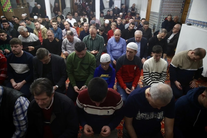 Batı Trakya'da ilk teravih namazı yoğun katılımla kılındı