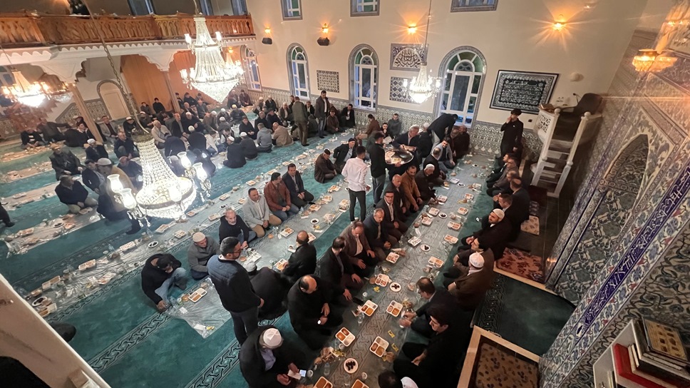 Soydaşlar Mehrikoz’daki iftarda bir araya geldi