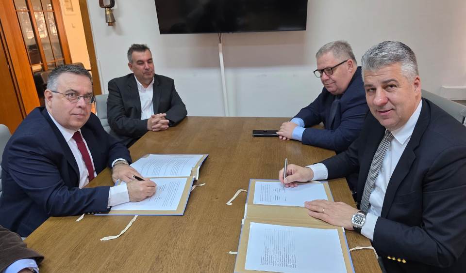 Topsidis ve Galamatis iş birliği mutabakatı imzaladı