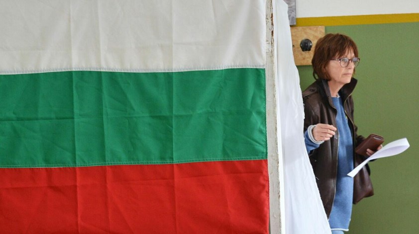 Bulgaristan'da seçmenler erken genel seçim için sandık başına gidiyor