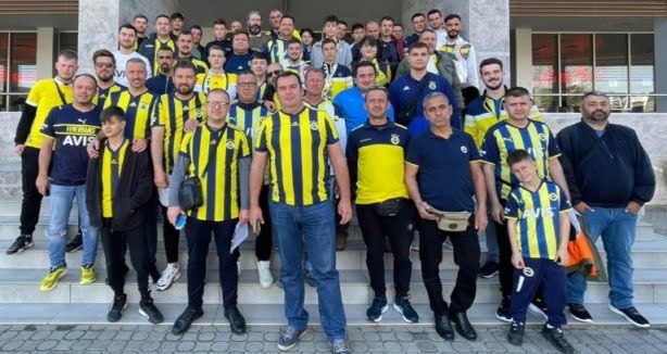 Batı Trakyalı Fenerbahçeli taraftarlar derbide takımını yalnız bırakmadı