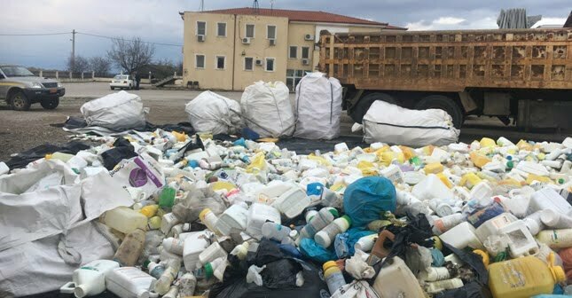 Kozlukebir belediye avlusunda zirai ilaç atıkları tepkilere neden oldu