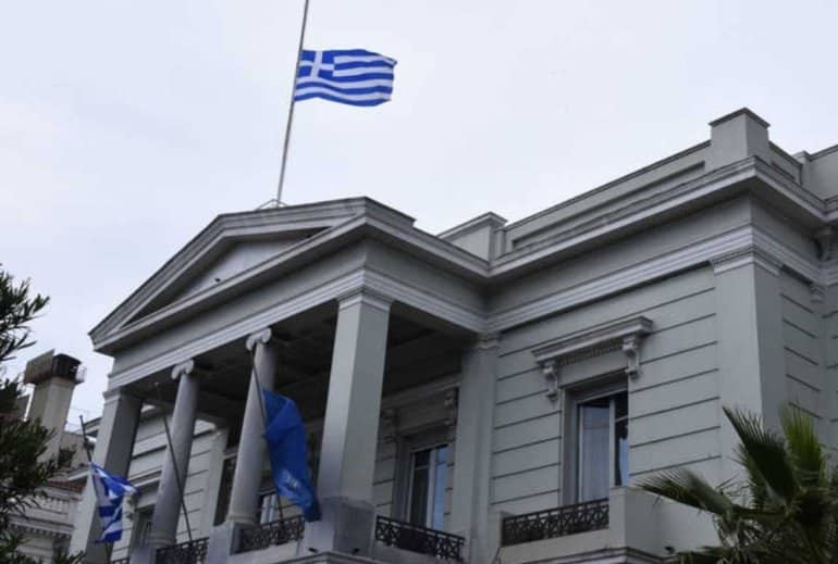 Rusya'nın Yunan diplomatları "istenmeyen kişi" ilan etmesine Atina'dan tepki