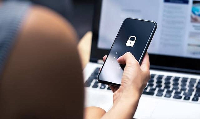 Yunanistan Emniyet Teşkilatından uyarı: İnternet dolandırıcılıklarından korunmak için vatandaşlara 7 kritik uyarı