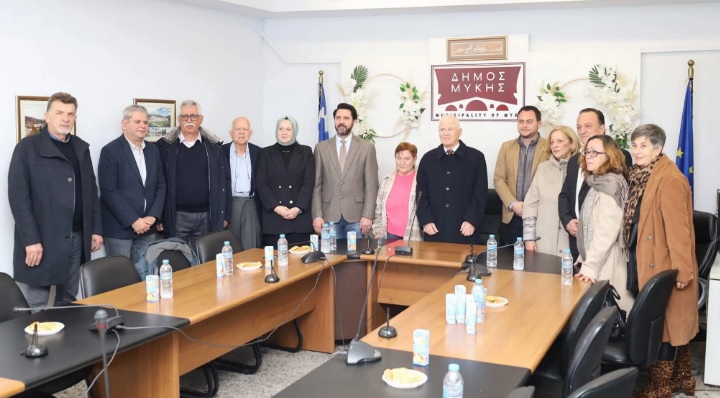 Belediye Başkanı Ahmet Kurt’tan doktorlara onur plaketi