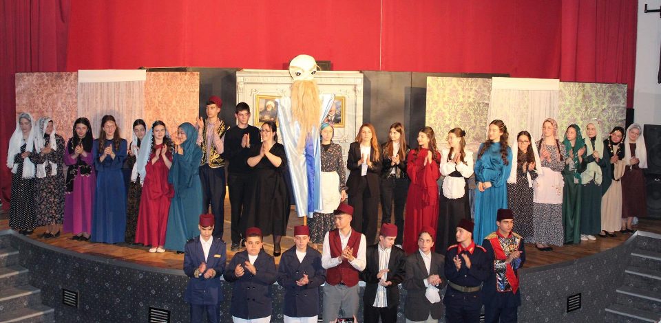 Batı Trakya’dan Edirne’ye uzanan sahne: Senemahu Topuz’un yönettiği “Gulyabani” Edirne’de sahnelendi
