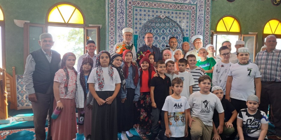 Başkonsolos Aykut Ünal Yalımlı’da soydaşlarla bir araya geldi