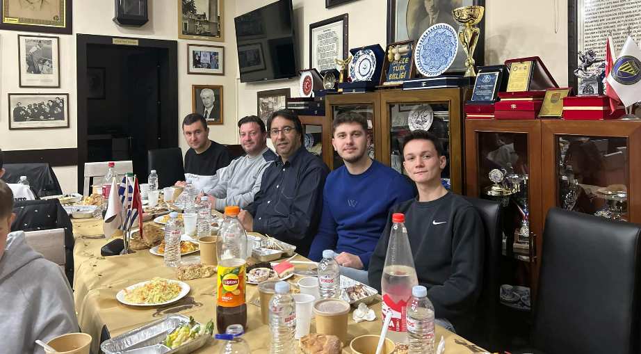 İskeçe Türk Birliği Gençlik Kolu iftarda bir araya geldi