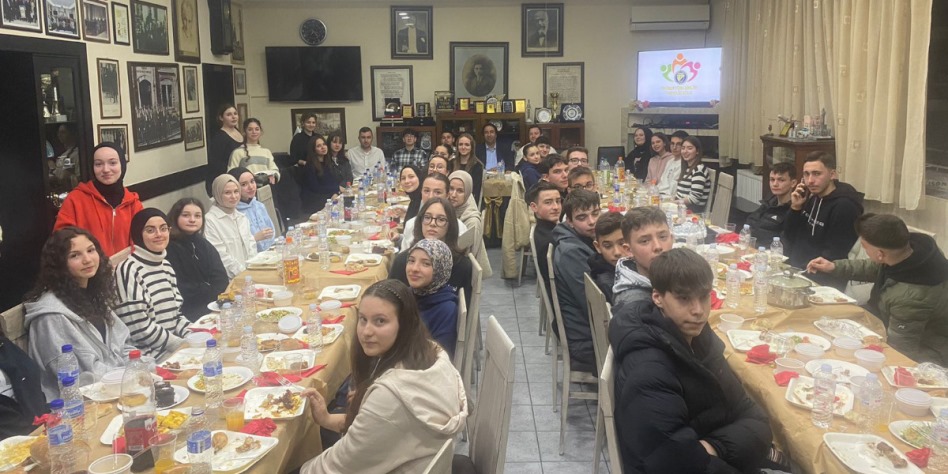 İTB Gençlik Kolu üyeleri iftar programı düzenledi