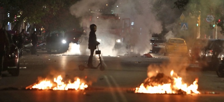 Polisi 16 yaşındaki genci vurdu, halk sokağa indi