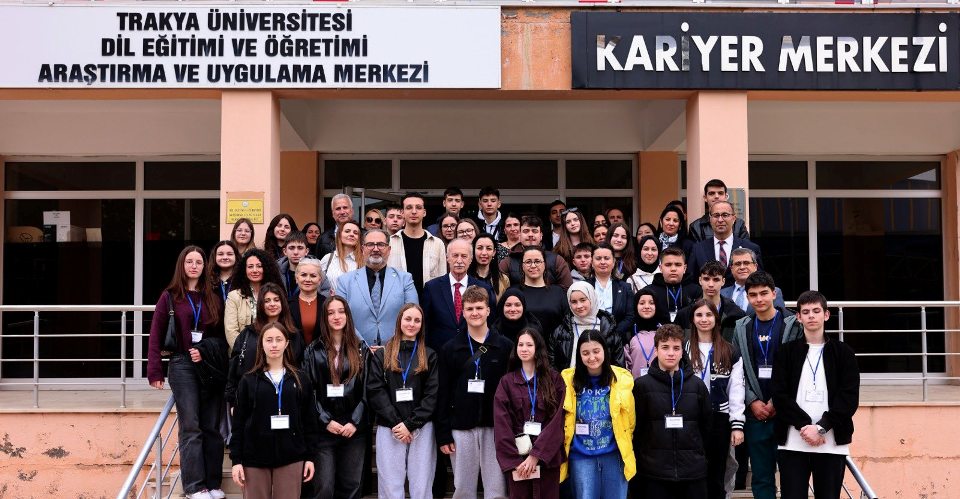 Rektör Hatipler, BTAYTD Mucize Tiyatro ekibini ağırladı