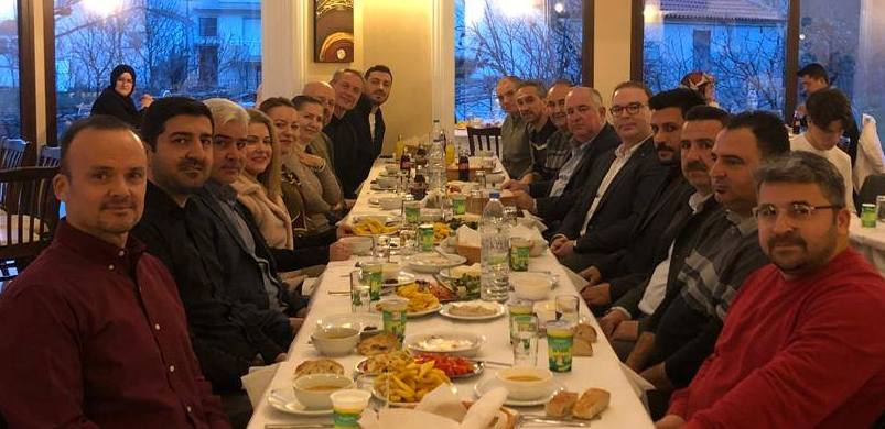 Başkonsolos Aykut Ünal, öğrencilerin iftar yemeğine katıldı