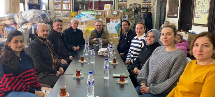 Başkonsolos Ünal depremzedeler için toplanan yardım merkezlerini ziyaret etti