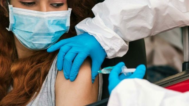 CDC uyardı: "3. doz aşının Omicron'a karşı etkinliği 4 ayda hızla düşüyor"