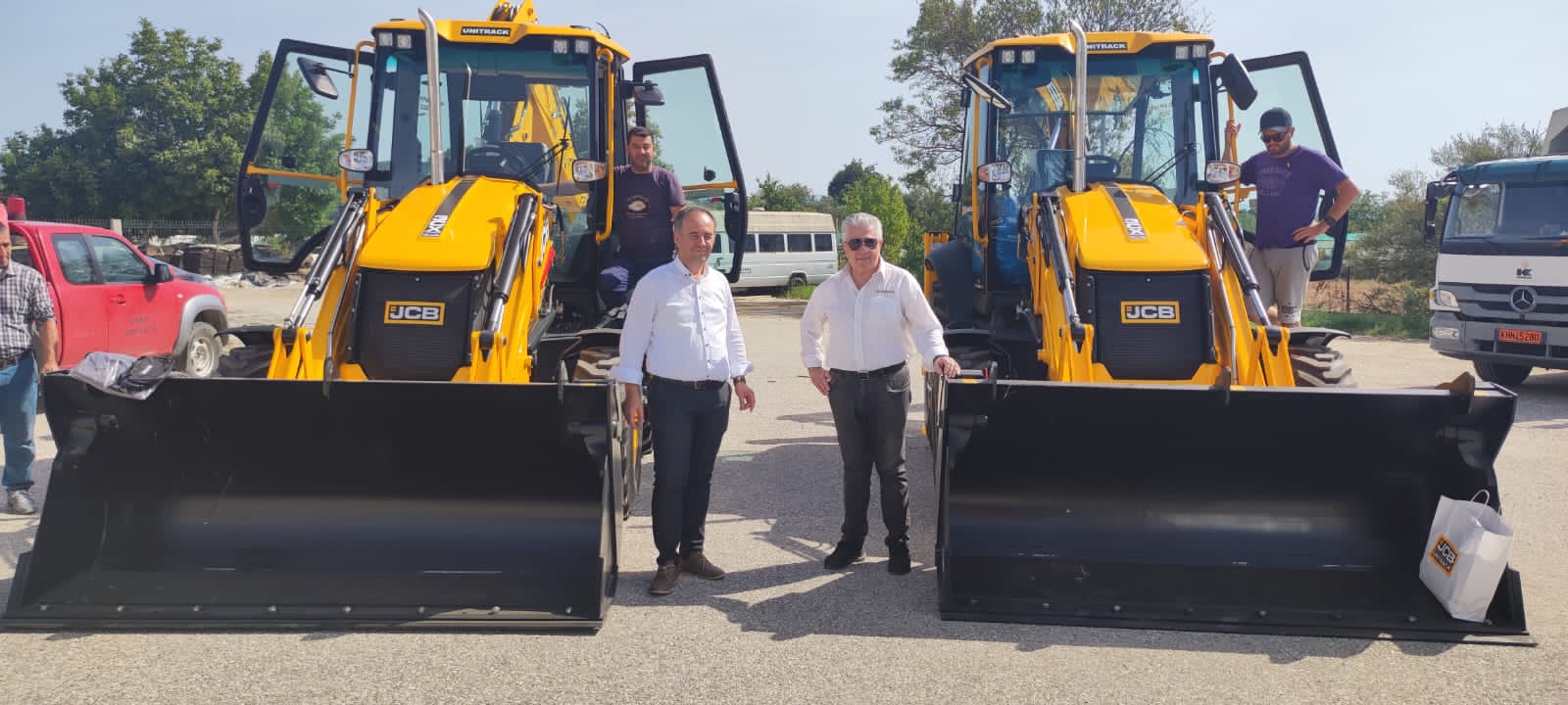 Kozlukebir Belediyesine yeni iş makinaları teslim edildi
