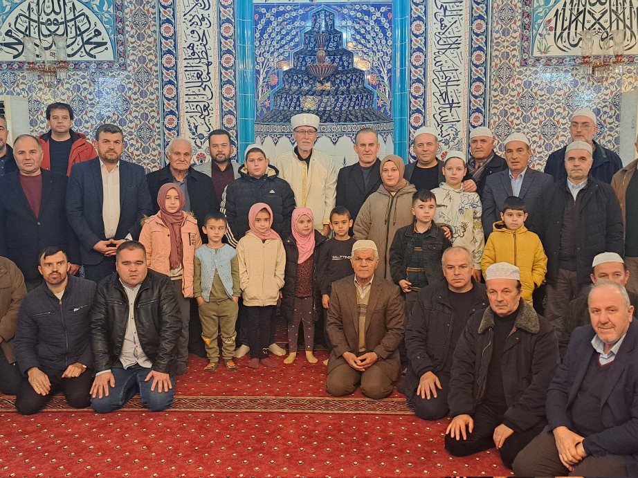 'Çocuğunu Al Sabah Namazına Gel' programı Işıklar’da devam etti