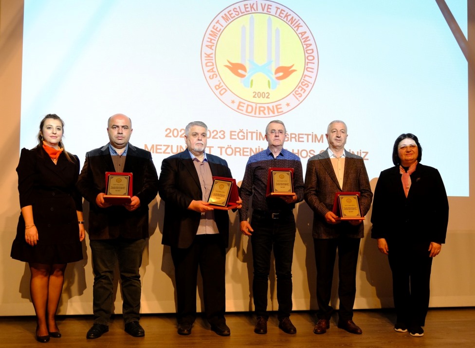 Doktor Sadık Ahmet Lisesi mezunlarını Batı Trakya Türkleri yalnız bırakmadı