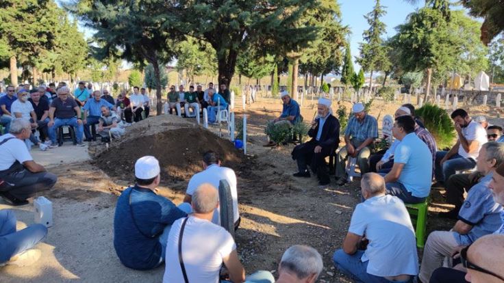 Gazeteci Necat Ahmet'in babası toprağa verildi