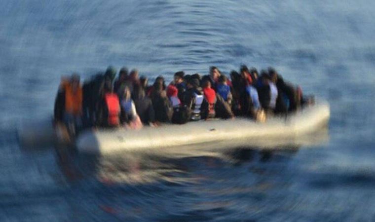 Göçmenleri taşıyan teknenin batması sonucu 1 kişi öldü, 50 kişi kayboldu