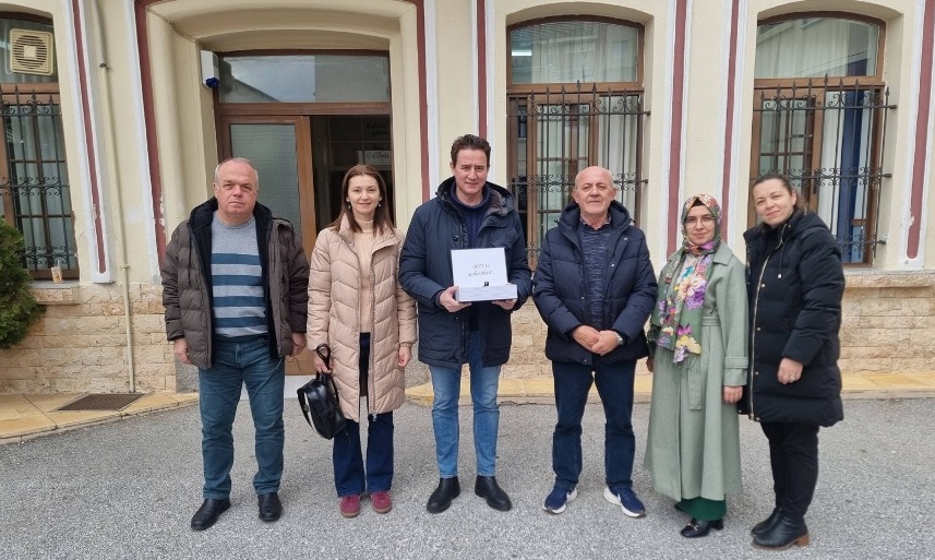 İskeçe Merkez Türk Azınlık İlkokulundan geleceğe anlamlı mesaj