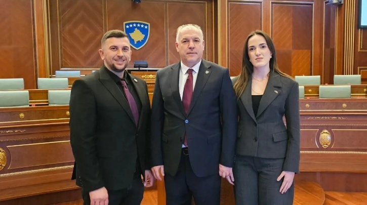 Kosova'da yeni hükümette ilk Türk Başbakan Yardımcısı göreve başladı