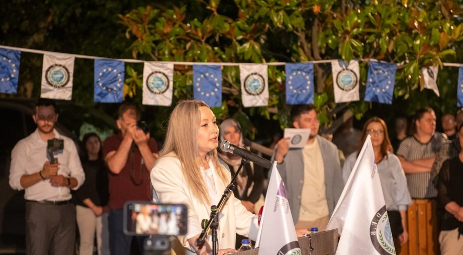 DEB Partisinden Kozlukebir’de muhteşem miting