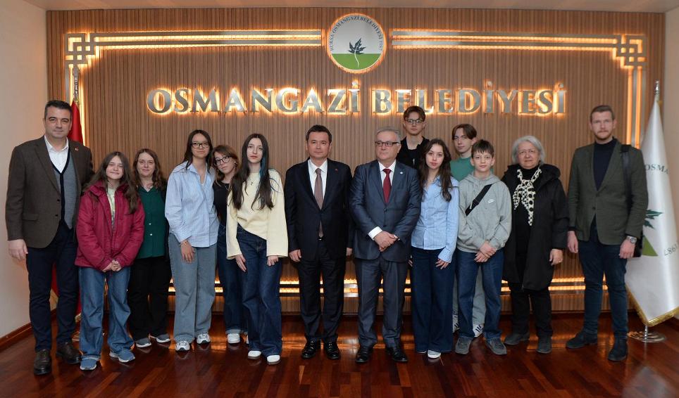 YAKAMOZ Grubu ve öğrencilerden Osmangazi Belediye Başkanı Erkan Aydın’a ziyaret
