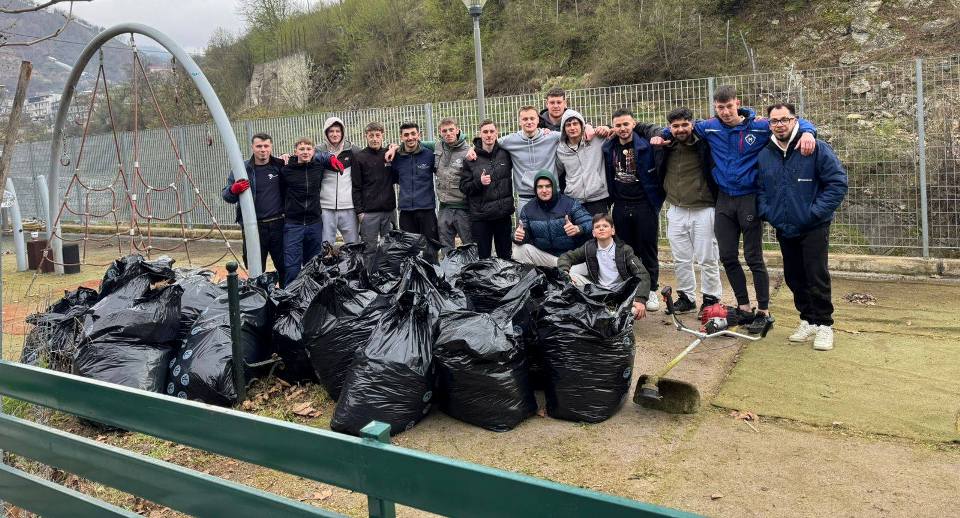 Mustafçova’da gençlerden örnek davranış: Gönüllü çevre temizliği takdir topladı