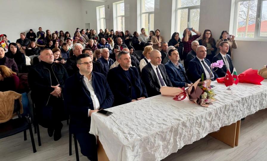Uluslararası Ana Dili Günü Bulgaristan'ın Kızılağaç Belediyesinde yoğun katılımla kutlandı