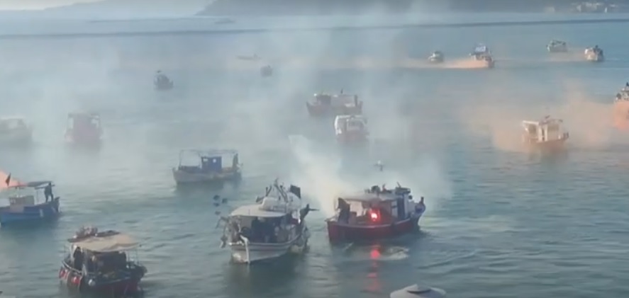 Çiftçiler traktörlerle, balıkçılar teknelerle eylemde