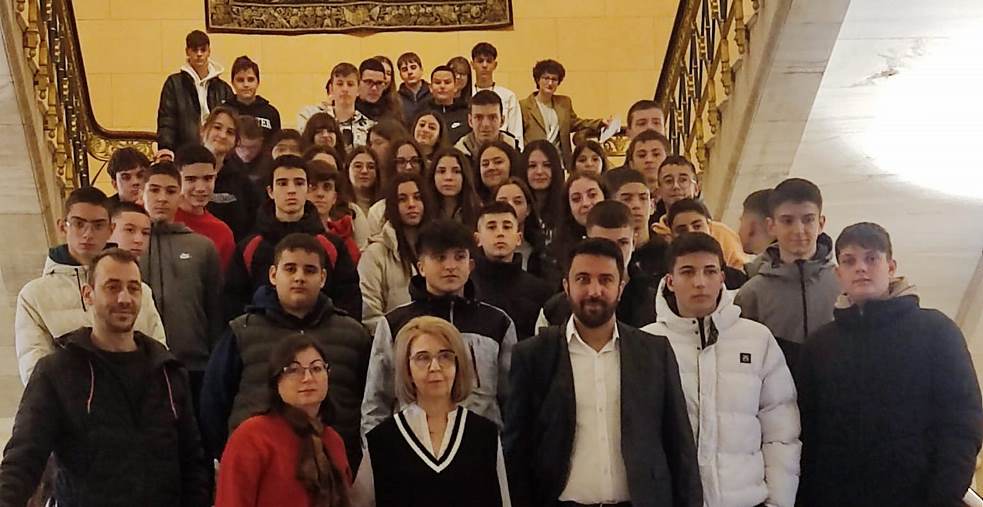 Özgür Ferhat, Gümülcine 1. Ortaokulu öğrencileriyle Mecliste buluştu