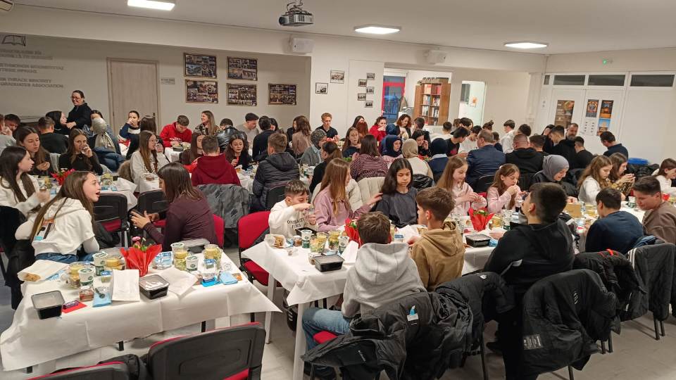 Mucize Tiyatro ekibinin iftarı gençleri kaynaştırdı