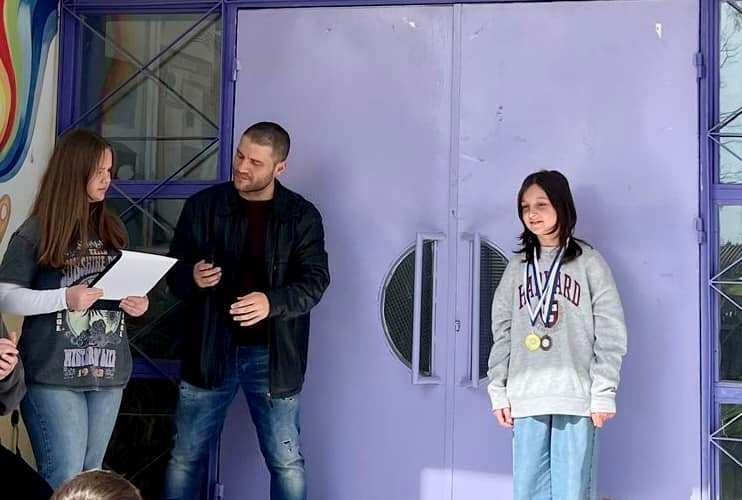 Kozlukebir Azınlık İlkokulu öğrencisi Ferişte İbram, satranç turnuvasında Rodop ilini temsil edecek
