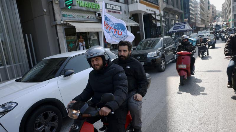 Denizcilik sektörü çalışanları 24 saatlik greve gitti