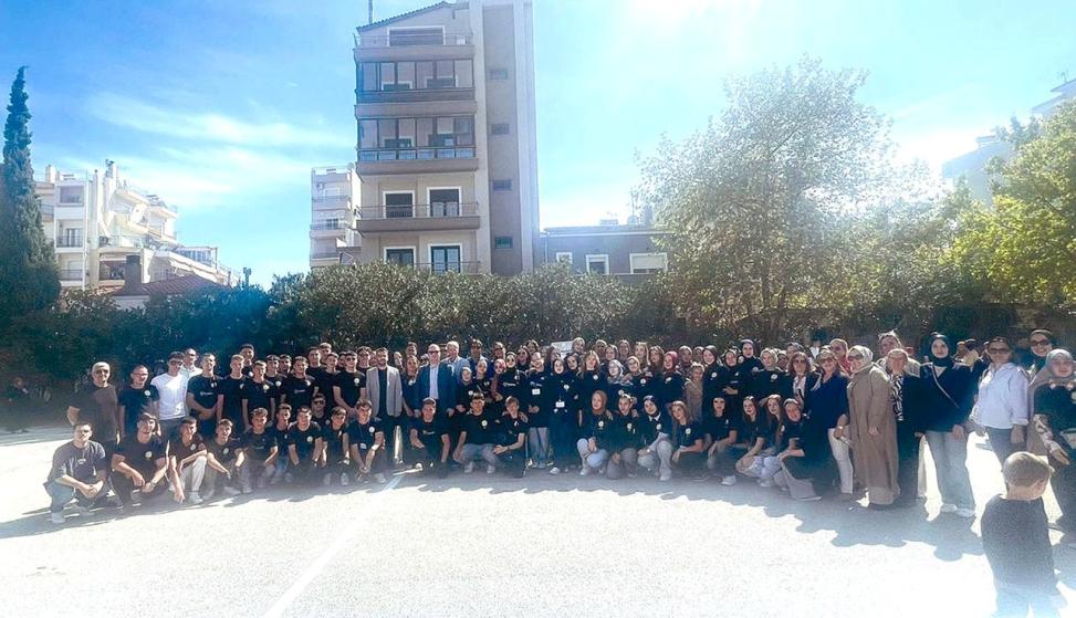 İskeçe Azınlık Ortaokulu–Lisesi son sınıf öğrencilerinden geleneksel kermes