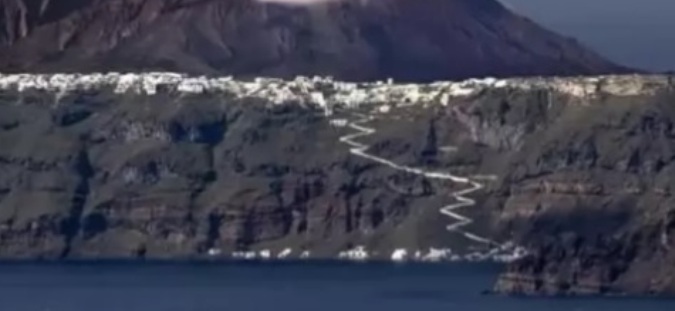 Santorini'deki volkan aktif hale geldi