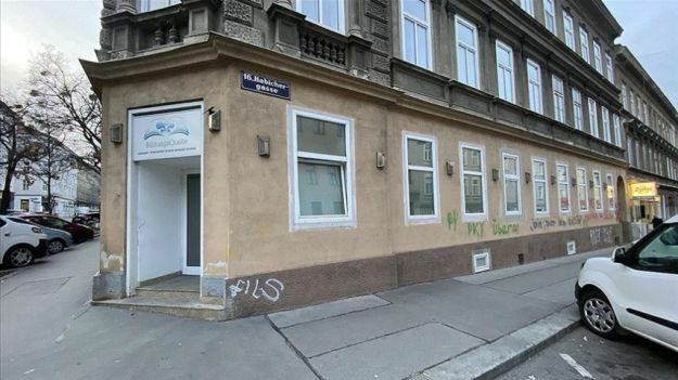 Türklere ait iki camiye terör örgütü yandaşlarınca saldırı düzenlendi