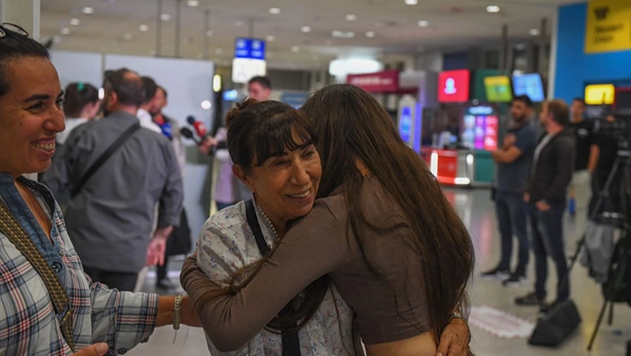105 Yunan vatandaşı İsrail'den tahliye edildi