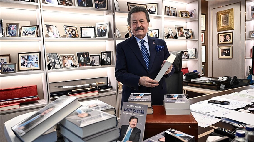 Cavit Çağlar'ın hayatı “Fırtınalı Bir Yaşam öyküsü” adlı kitapla okuyucusuyla buluştu