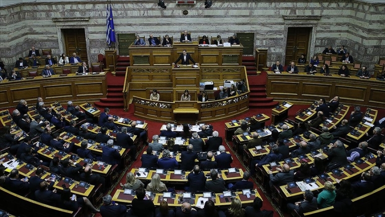 Dinleme skandalı için ana muhalefetin sunduğu gensoru reddedildi