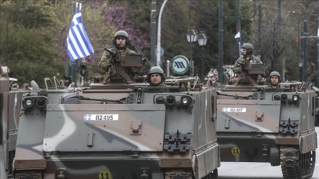 Yunanistan ekonomik sıkıntılara rağmen silah harcamalarını sürdürüyor