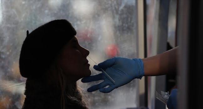 Kovid-19'un yeni varyantı Deltacron görüldü