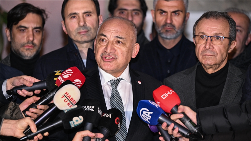 Türkiye’de tüm liglerdeki maçlar süresiz olarak ertelendi