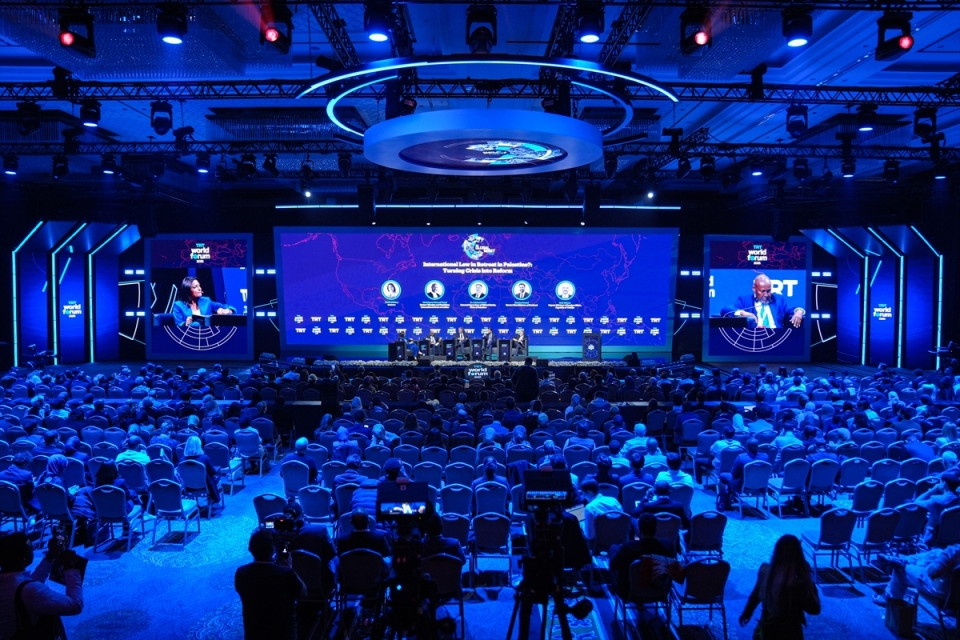 TRT World Forum 2025'te dünyadaki ticaret çatışmaları ve yeni küresel rekabet alanları ele alındı